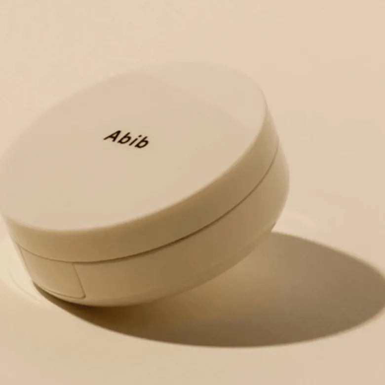 Brightening Cushion Compact Velvet Veil SPF50+ PA+++ (with refill)