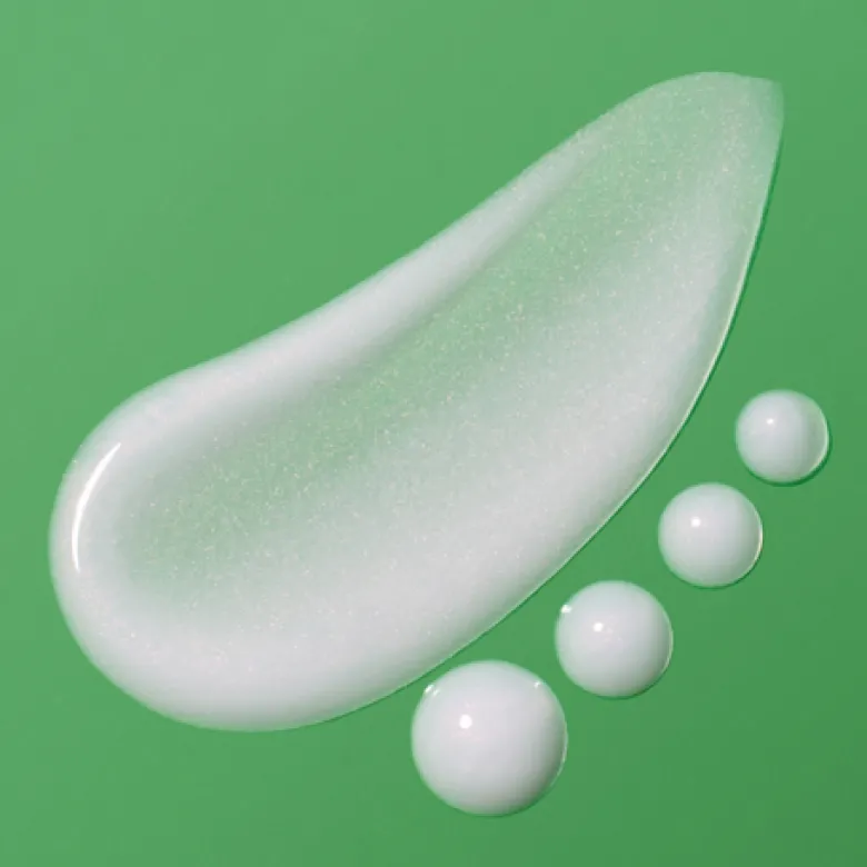 Green Tea Hyaluronic Glow Eye & Face Ball