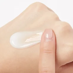 Innisfree Dewy Glow Emulsion Mit Jeju Cherry Blossom
