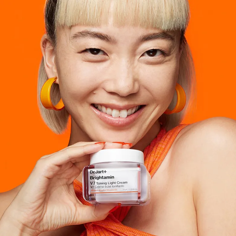 V7 Toning Light Cream